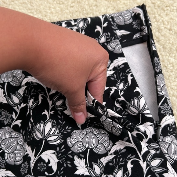 Black/gray pattern skort - Picture 4 of 6